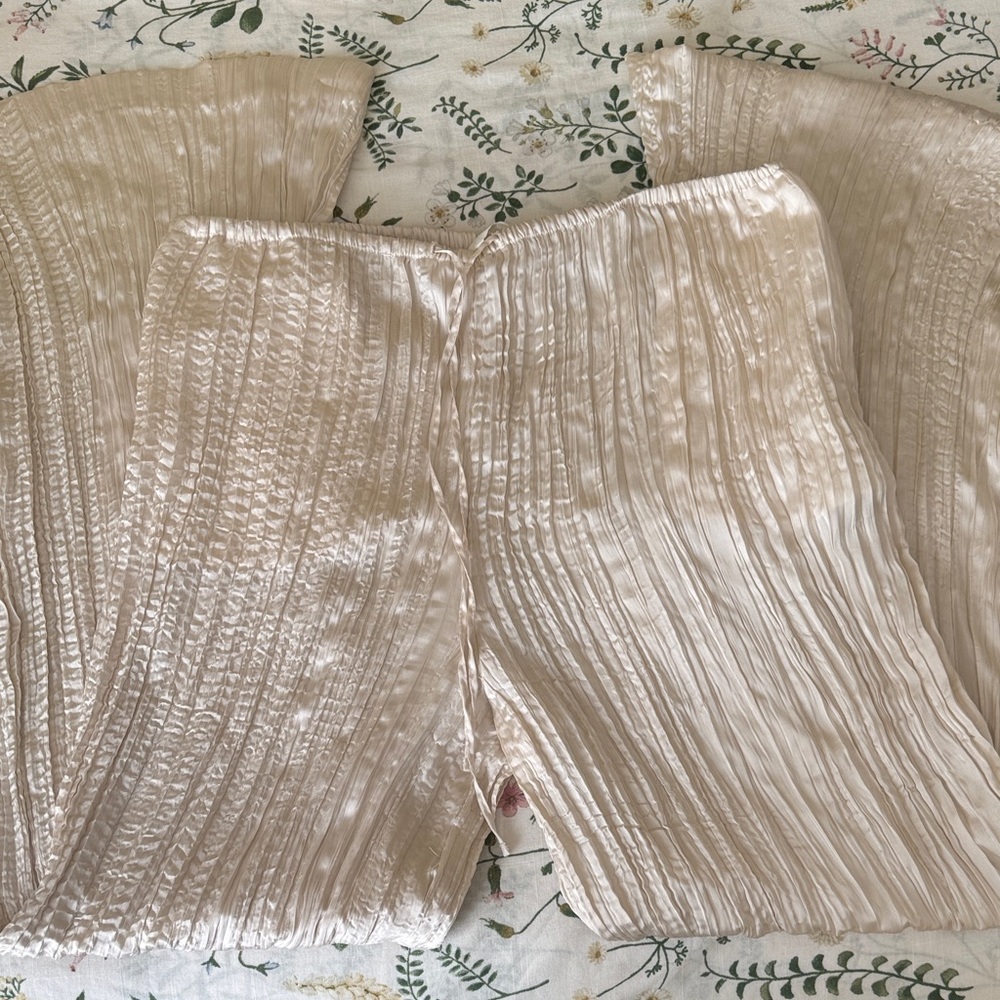 H&M Cream Pleated Flare Pants
